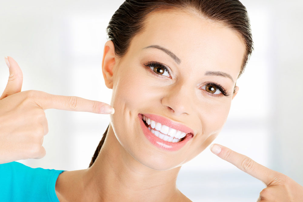 6 Simple Methods to Whiten Teeth Naturally at Home