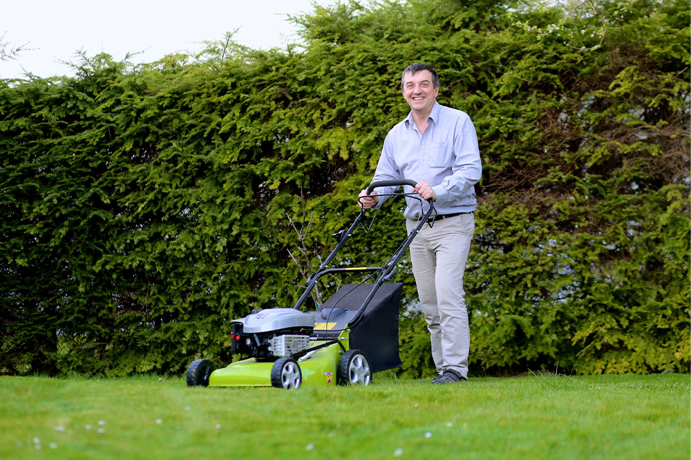 Tips to Select the Right Lawn Care Contractor