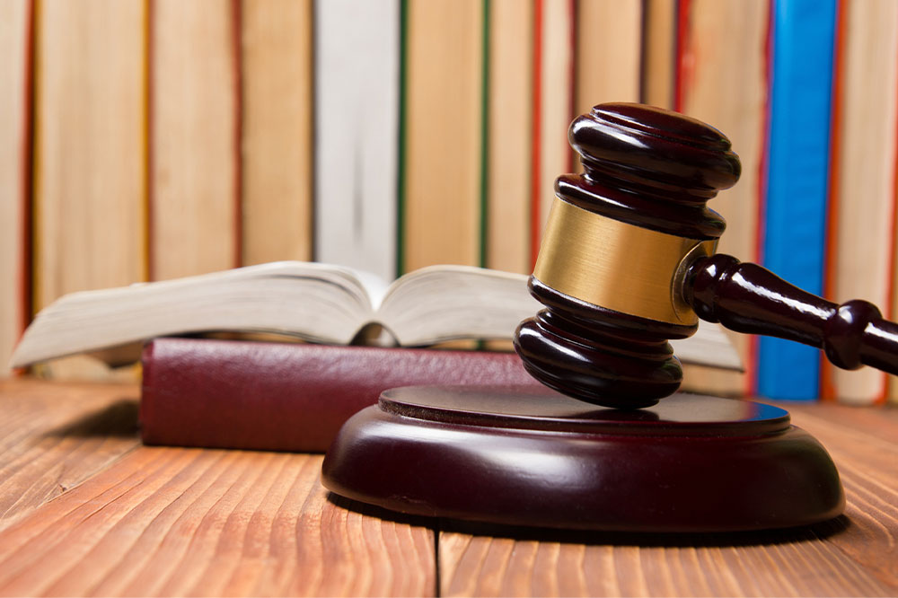 Factors to Consider Before Hiring a Personal Injury Lawyer