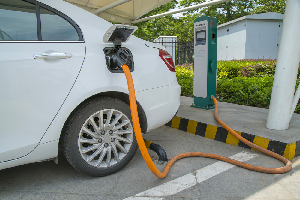 Helpful Tips To Consider Before Buying Electric Vehicles