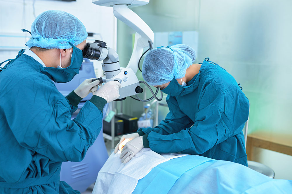 LASIK – Key Facts and Tips for Finding a Surgeon